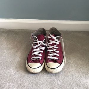 Converse Chuck Taylor All Star size 7 in maroon